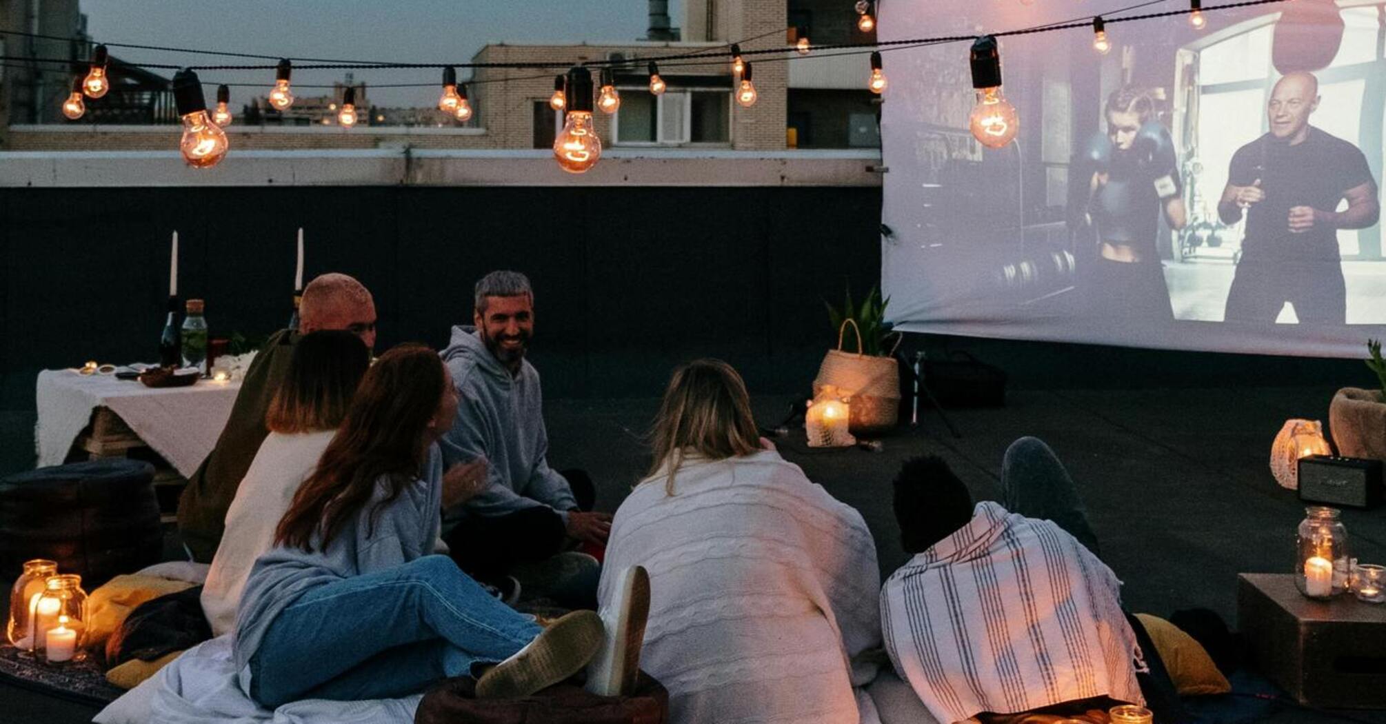 Filmy dla wielkiej firmy: kultowe komedie, które pokocha każdy